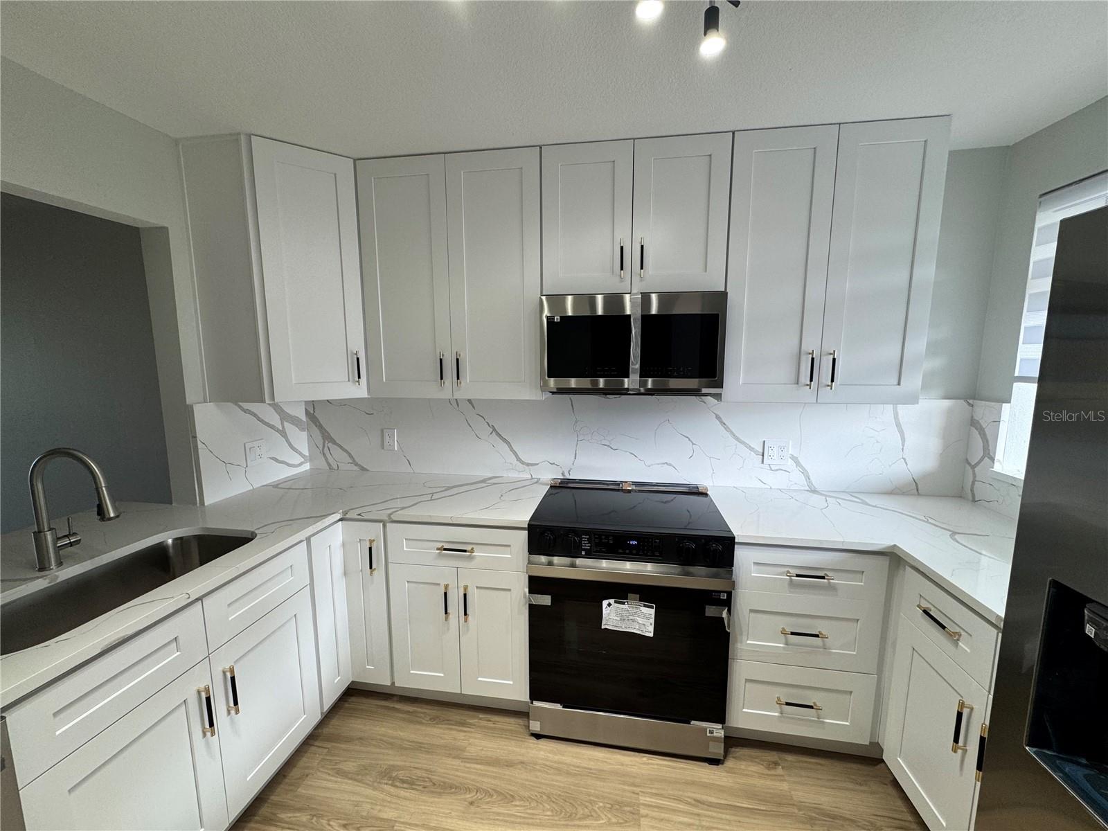 Image 7 of 24 For 2017 Skimmer Court W 413