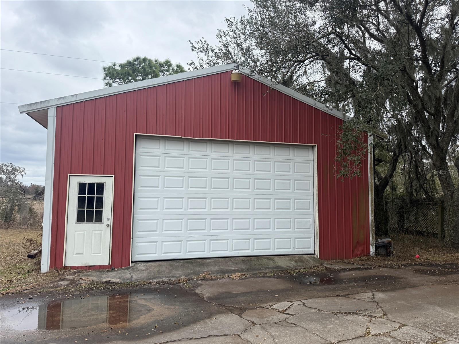 Listing photo id 1 for 3970 Knights Griffin Road