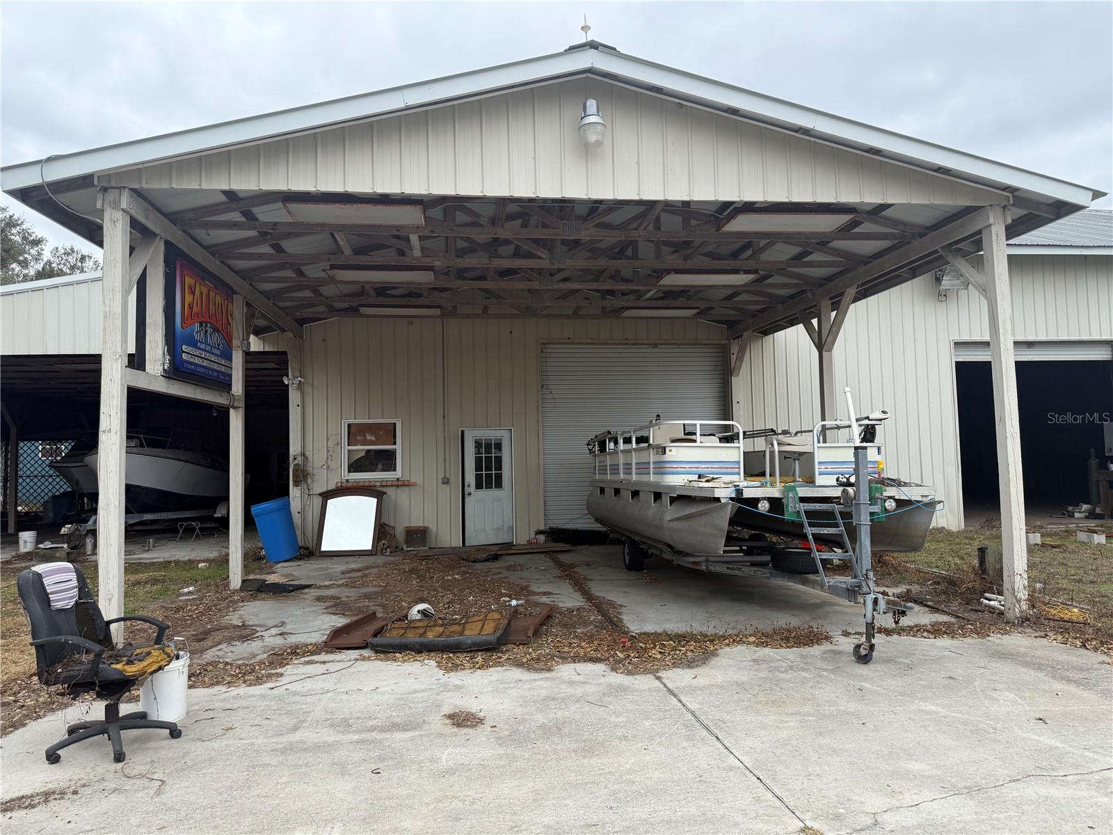 Listing photo id 3 for 3970 Knights Griffin Road