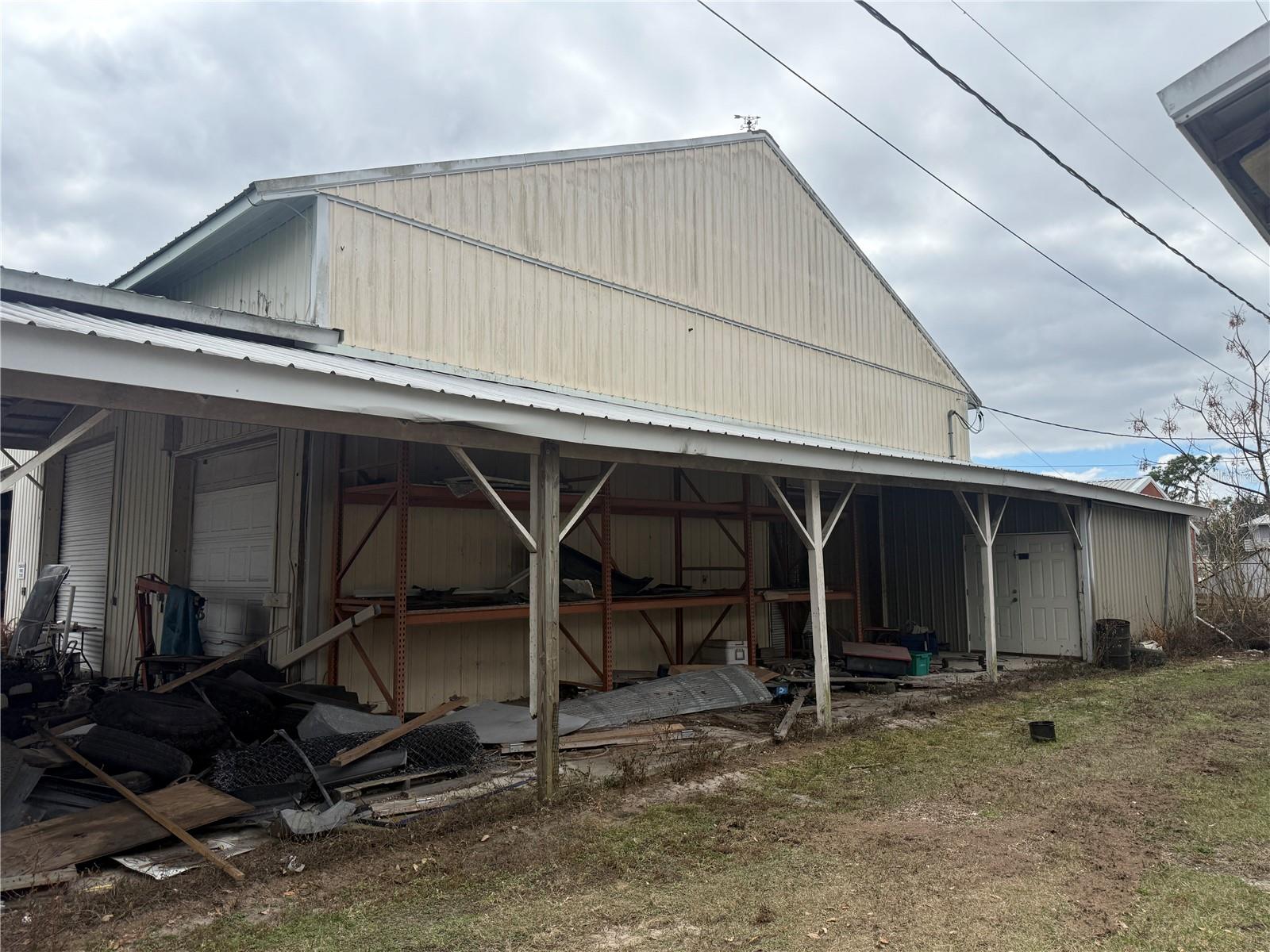 Listing photo id 4 for 3970 Knights Griffin Road