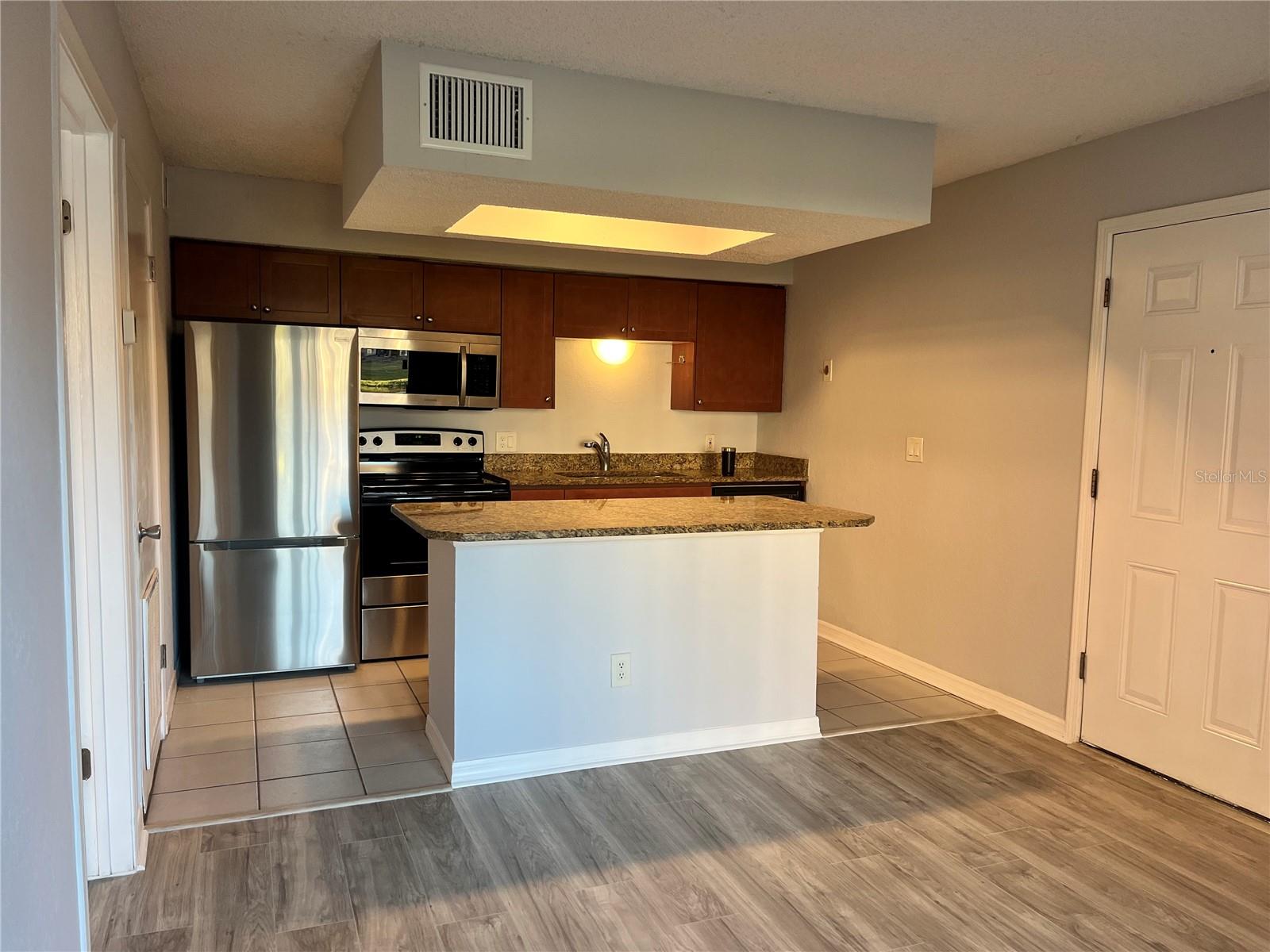 Image 2 of 15 For 10200 Gandy Boulevard N 617