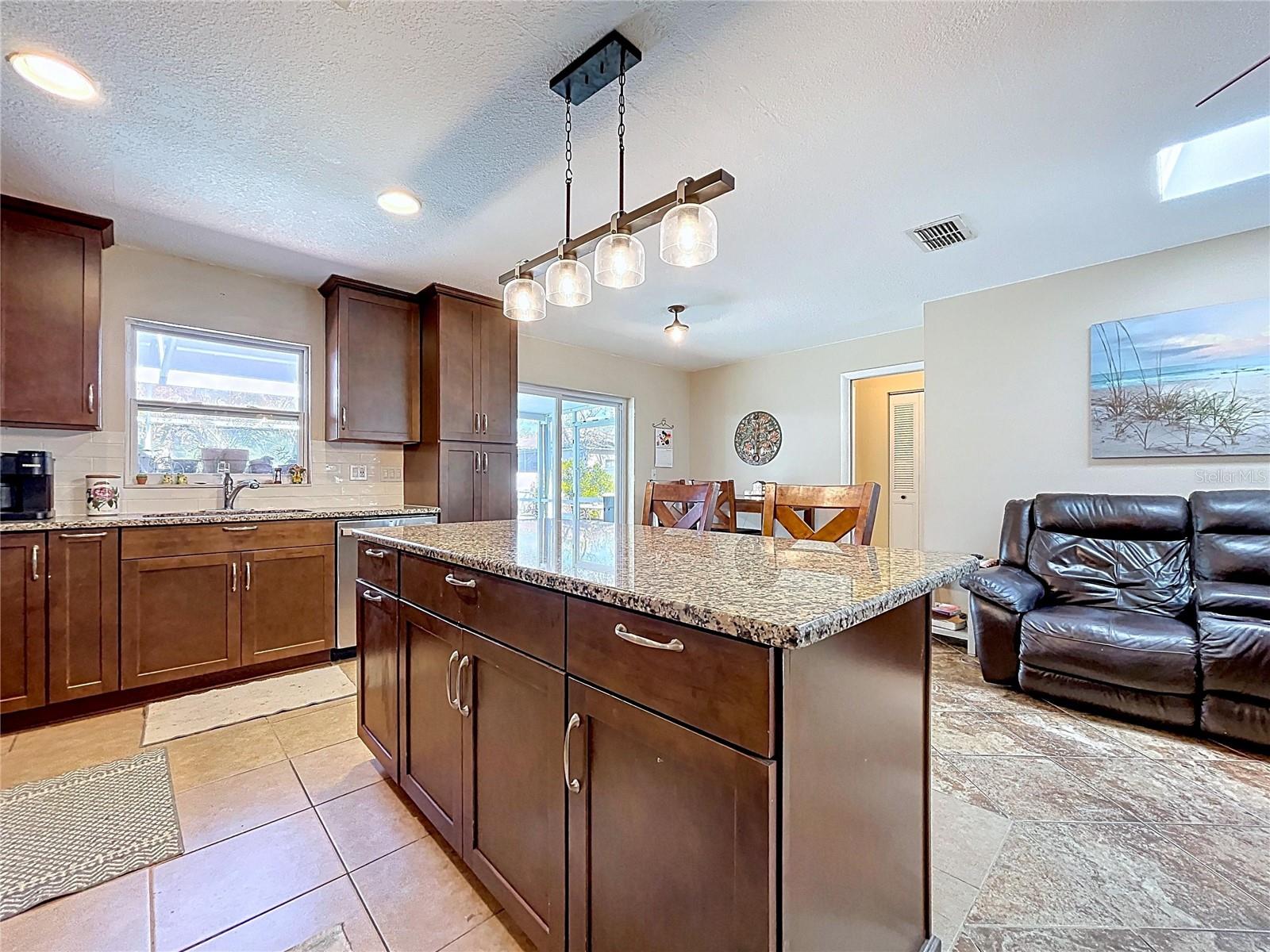 Image 7 of 28 For 1704 Hibiscus Circle N