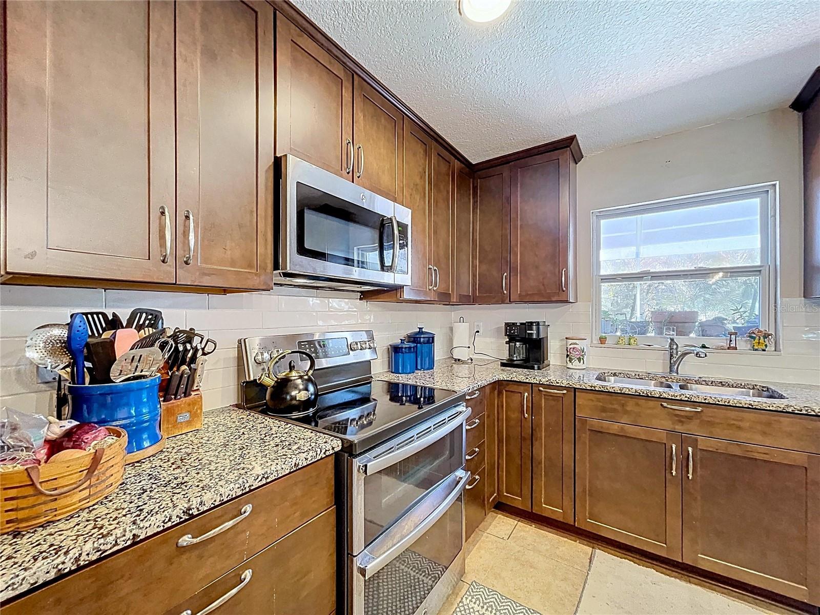 Image 8 of 28 For 1704 Hibiscus Circle N