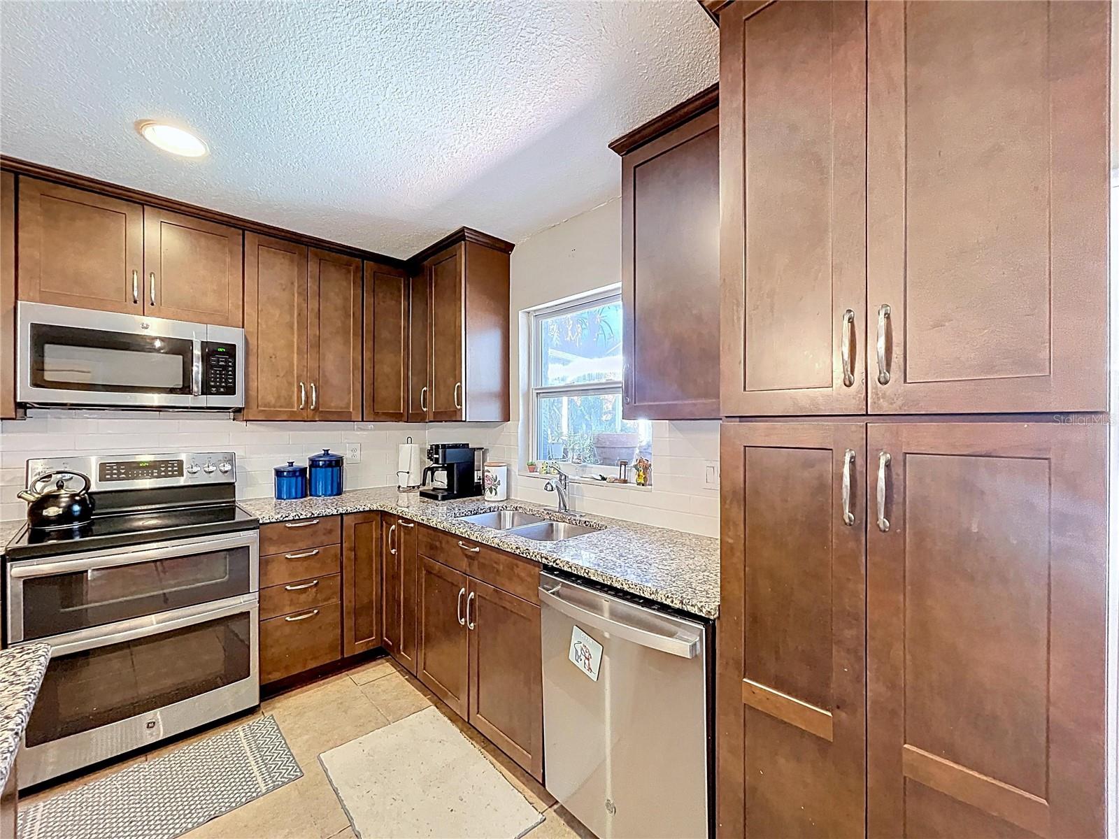 Image 9 of 28 For 1704 Hibiscus Circle N