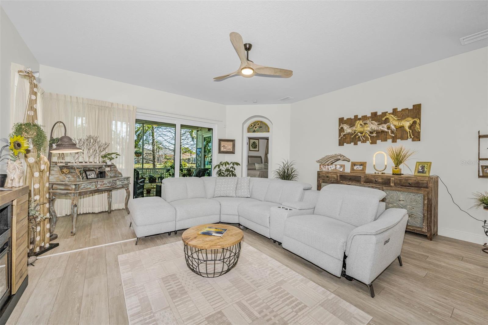 Image 13 of 87 For 1527 Woodstream Drive