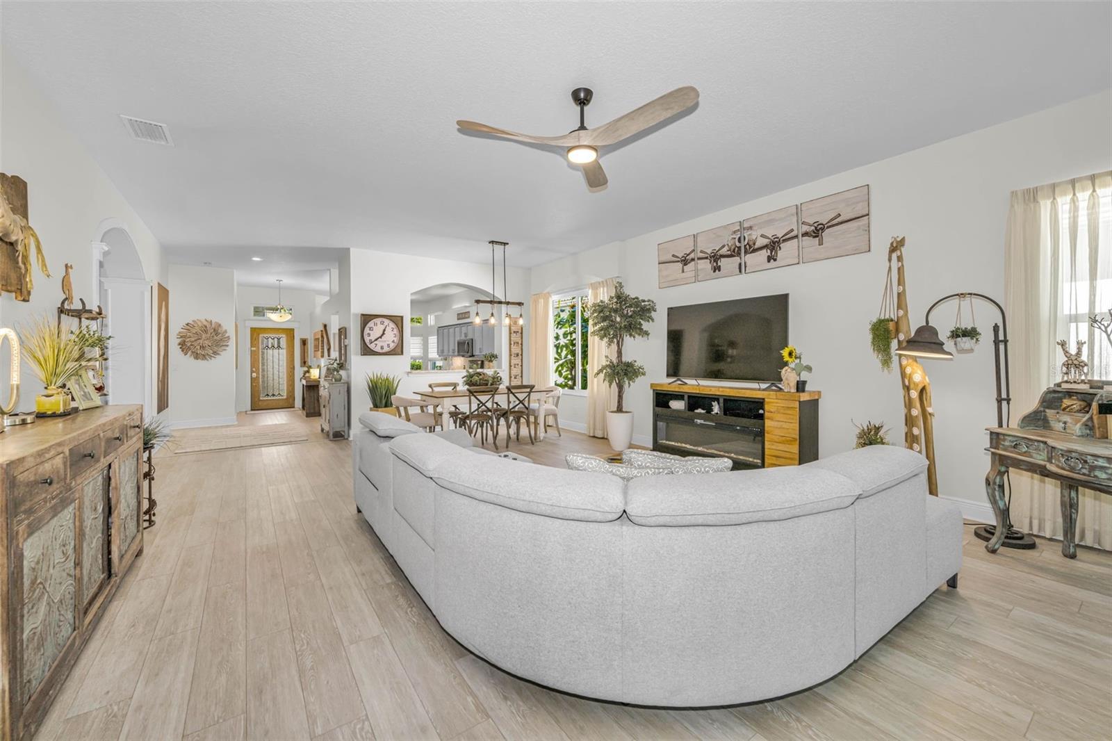 Image 15 of 87 For 1527 Woodstream Drive