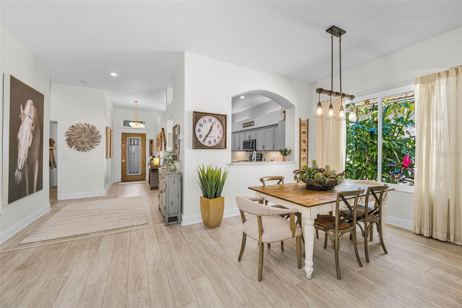 Image 17 of 87 For 1527 Woodstream Drive