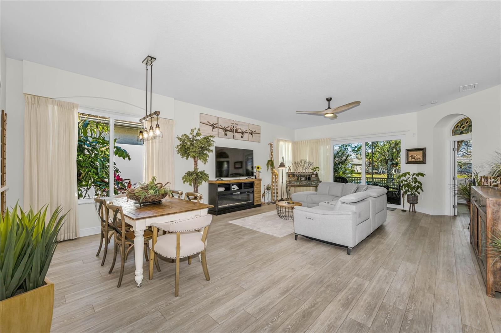 Image 19 of 87 For 1527 Woodstream Drive