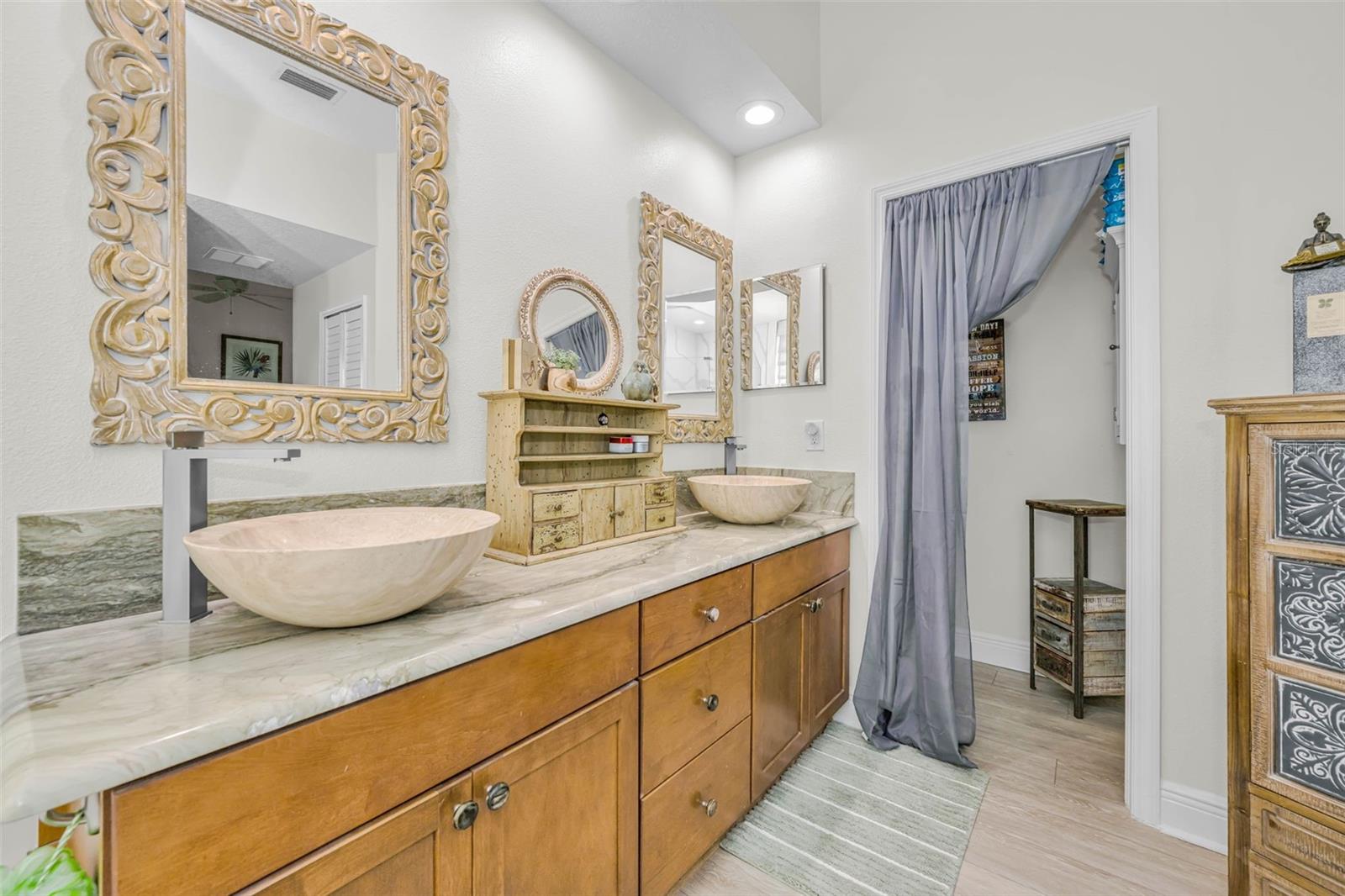 Image 32 of 87 For 1527 Woodstream Drive