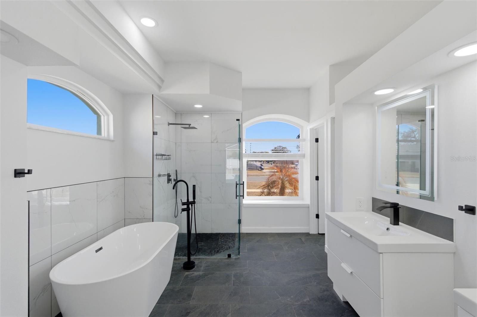 Image 11 of 38 For 15273 Burbank Drive