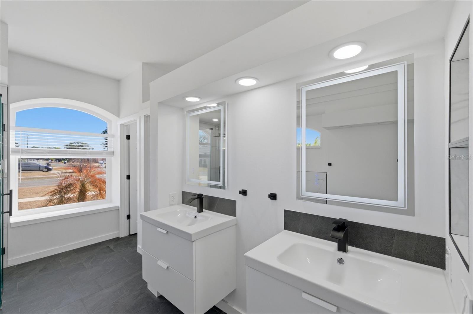 Image 12 of 38 For 15273 Burbank Drive