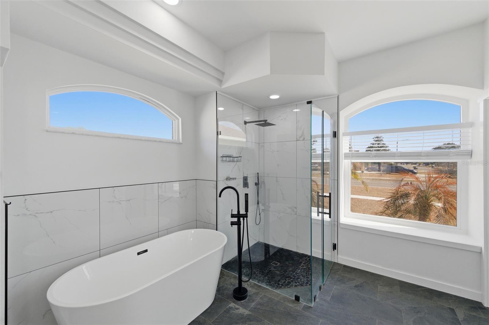 Image 13 of 38 For 15273 Burbank Drive