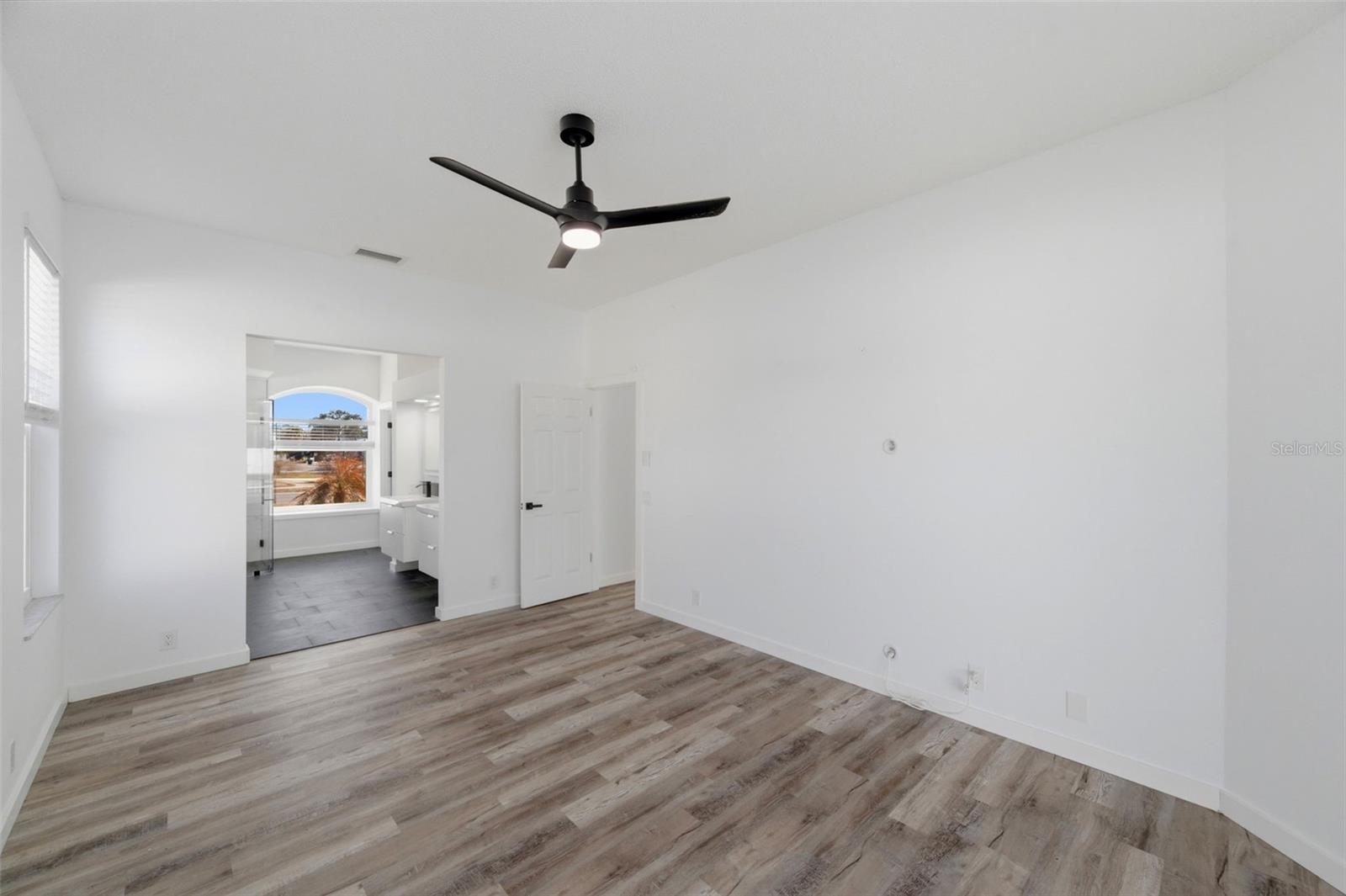 Image 14 of 38 For 15273 Burbank Drive