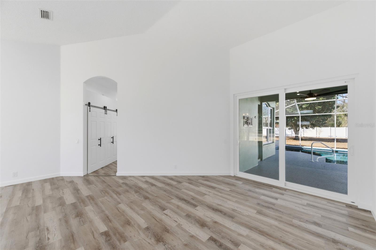 Image 17 of 38 For 15273 Burbank Drive