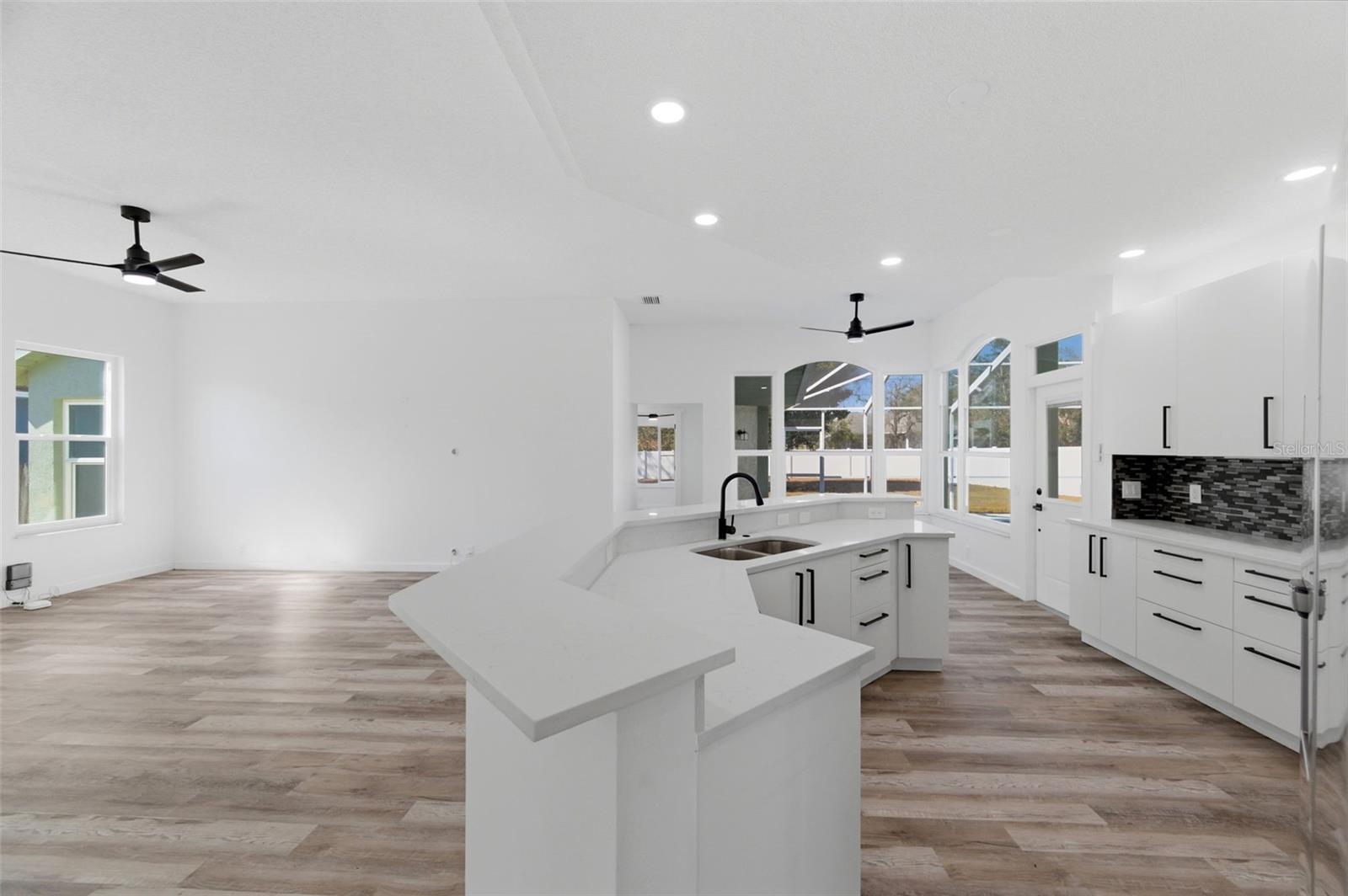 Image 18 of 38 For 15273 Burbank Drive