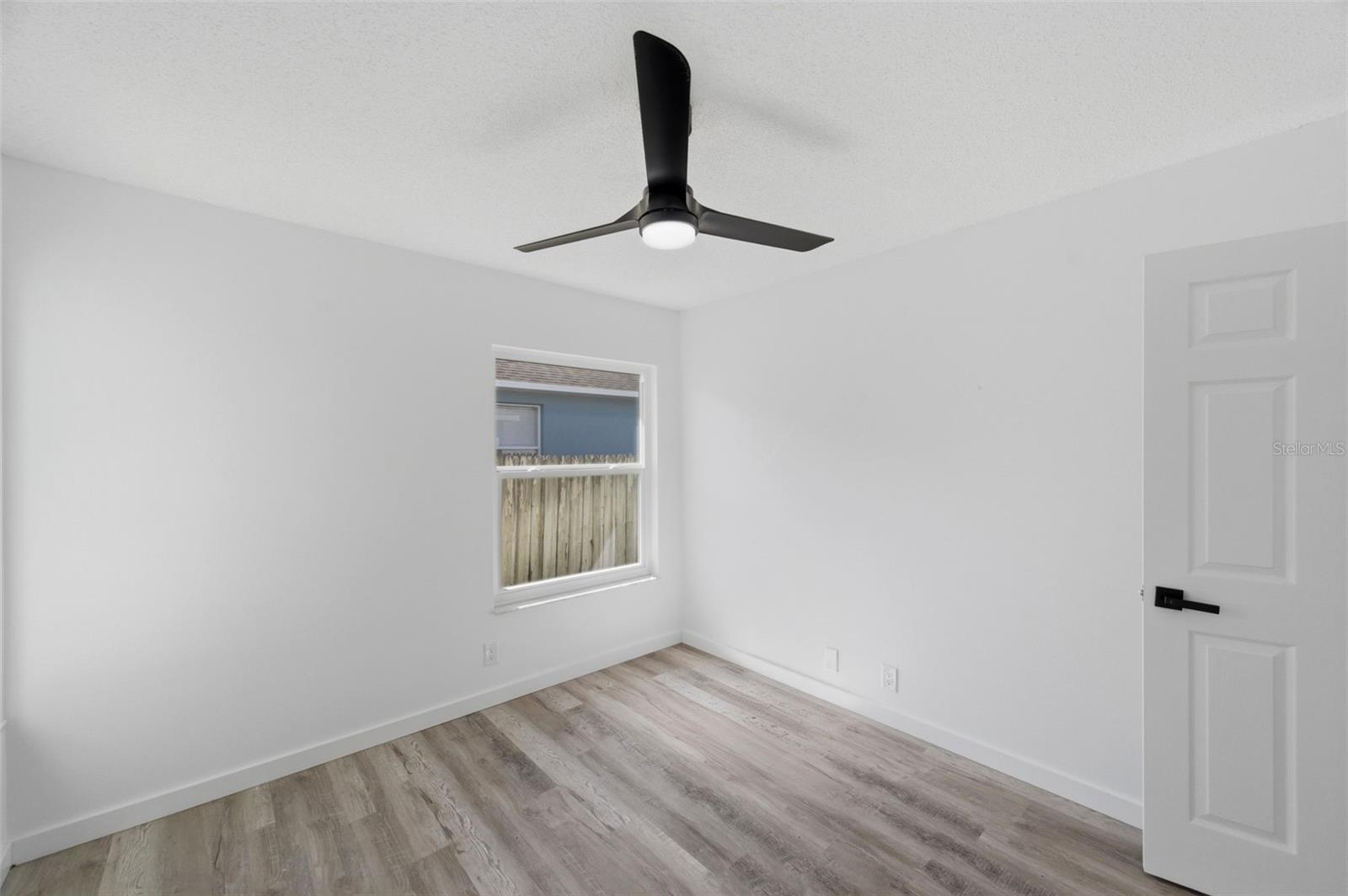 Image 23 of 38 For 15273 Burbank Drive