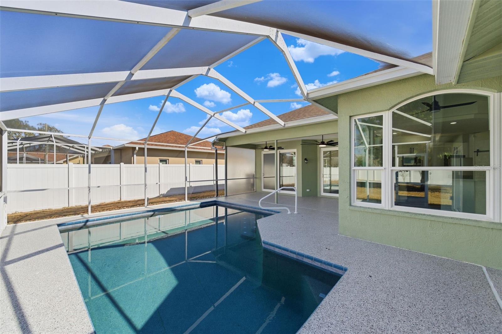 Image 29 of 38 For 15273 Burbank Drive