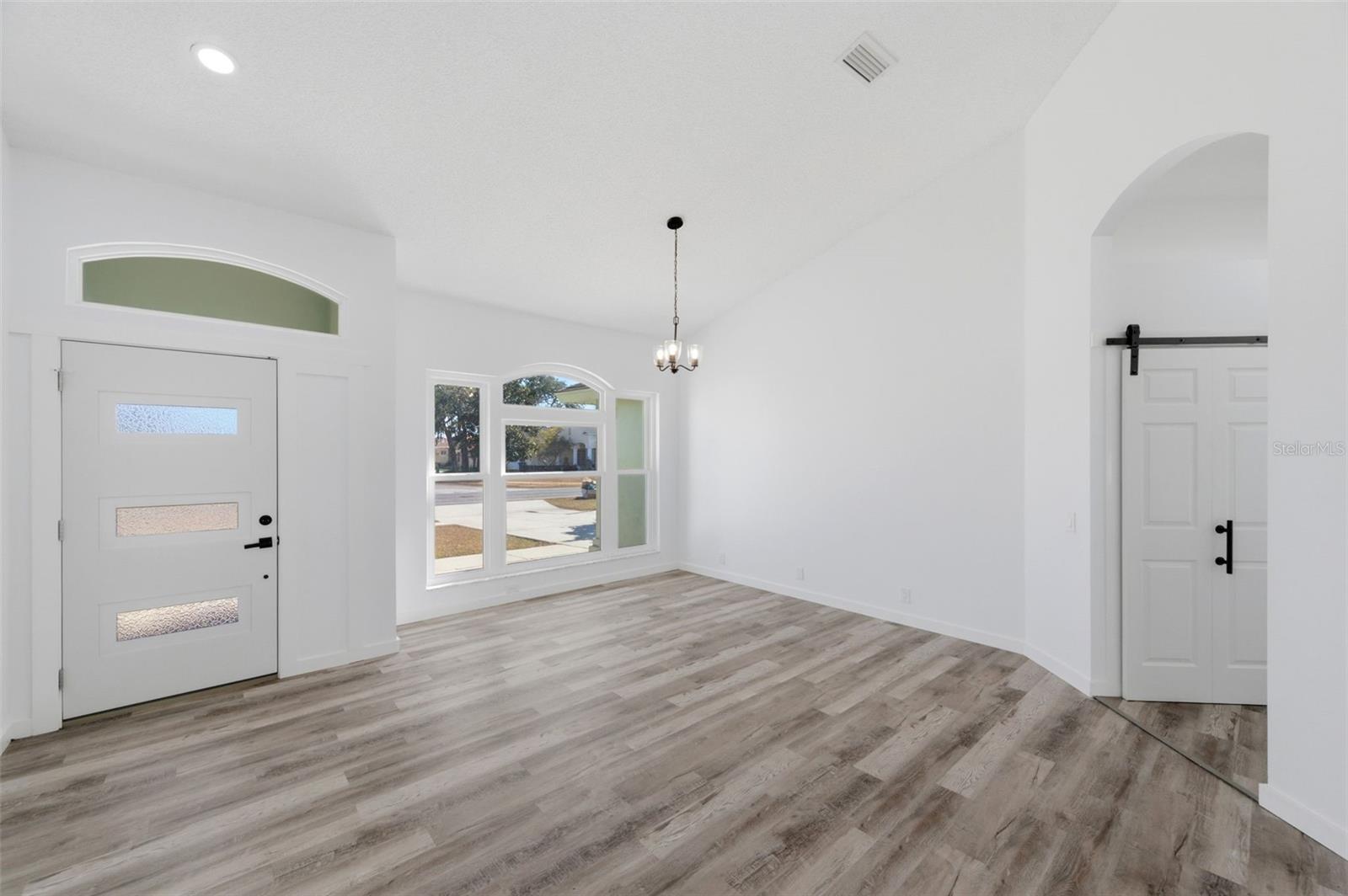 Image 6 of 38 For 15273 Burbank Drive