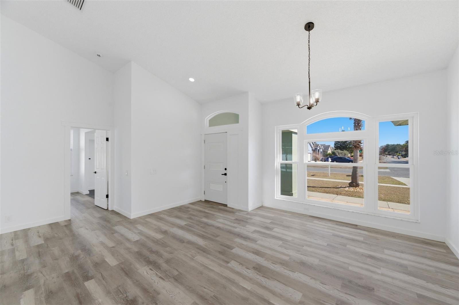 Image 7 of 38 For 15273 Burbank Drive