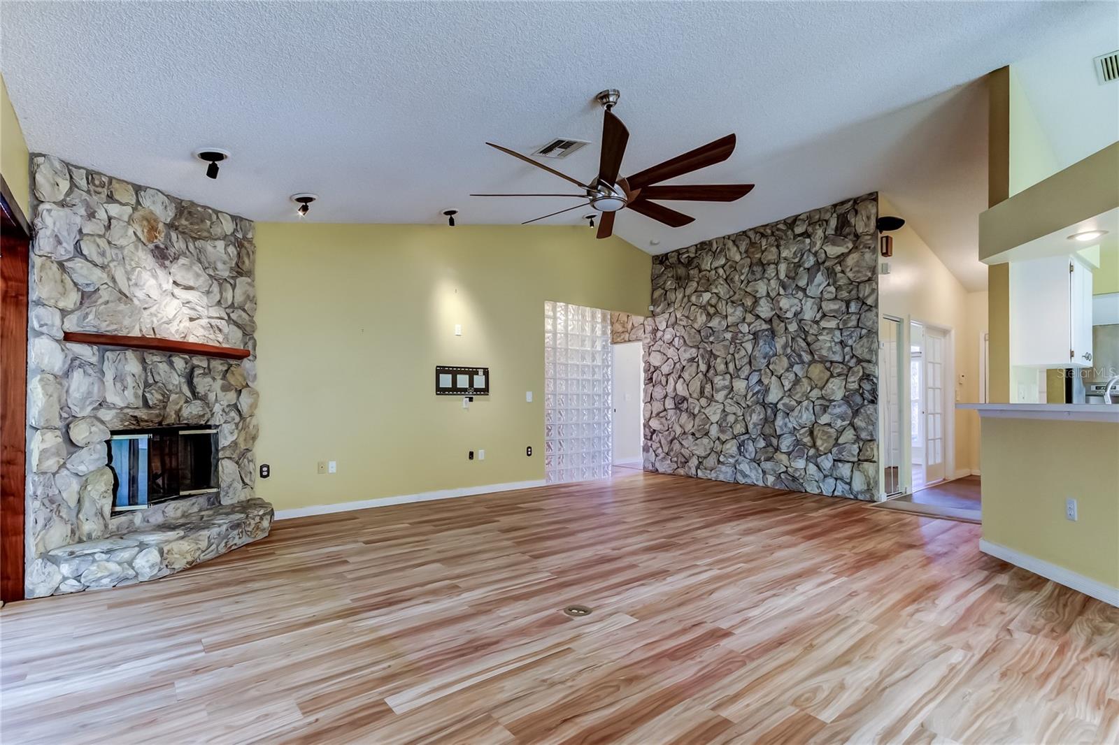 Image 11 of 58 For 1795 Bayhill Drive