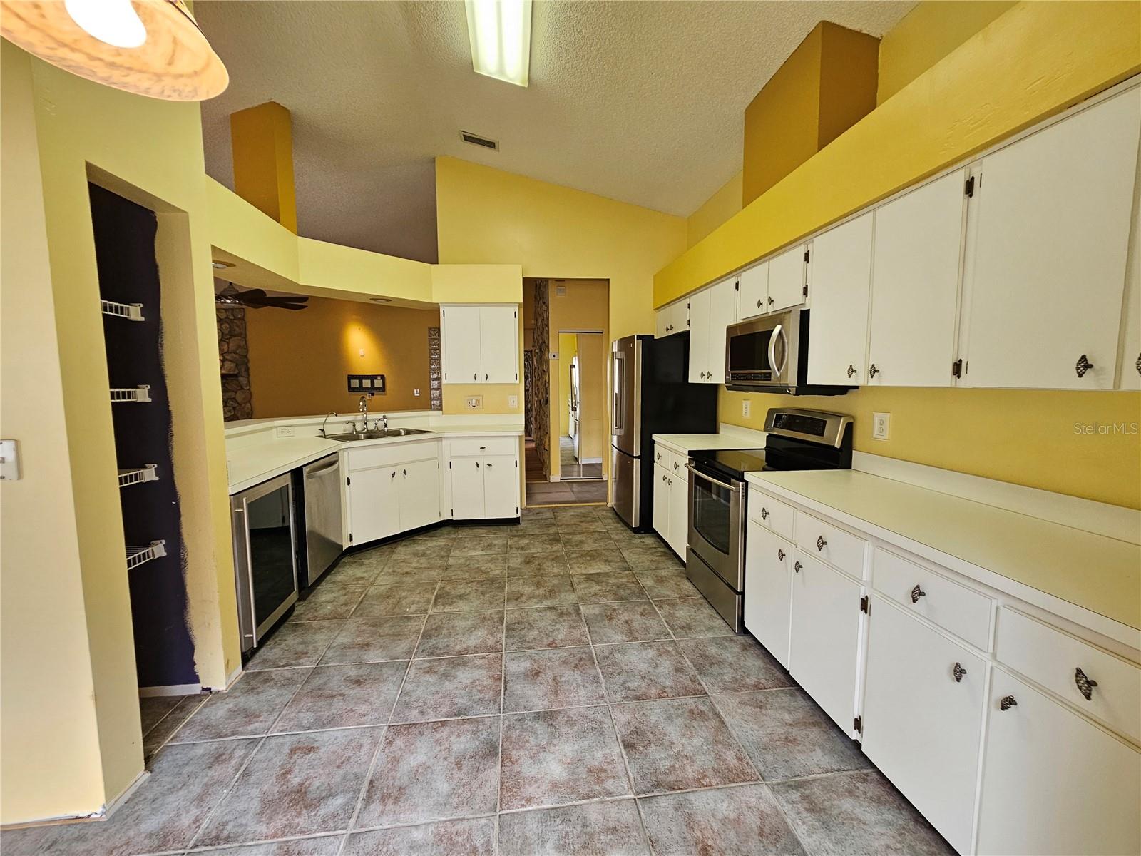 Image 16 of 58 For 1795 Bayhill Drive