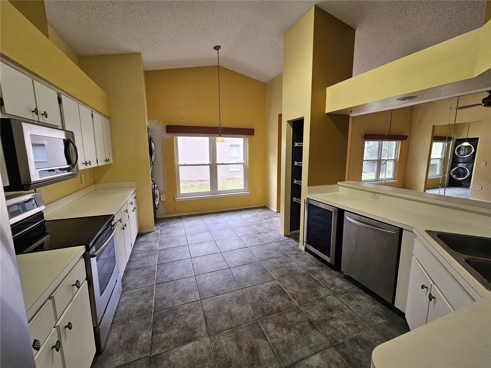 Image 17 of 58 For 1795 Bayhill Drive