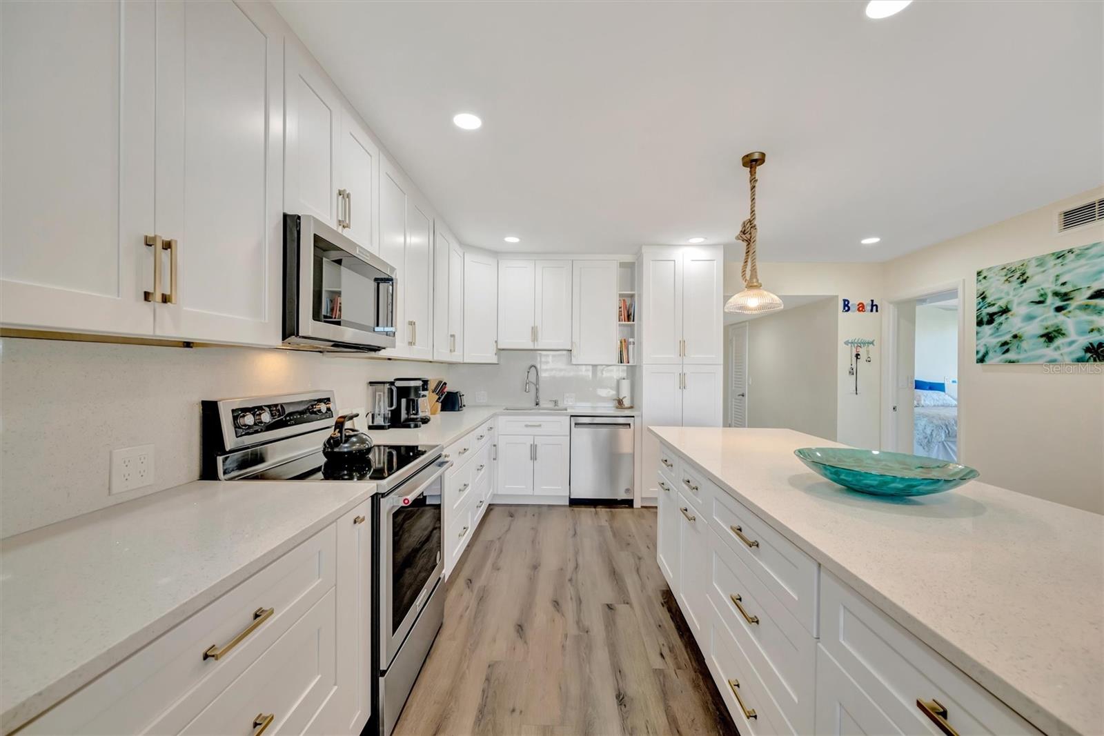 Image 14 of 66 For 5396 Gulf Boulevard 407