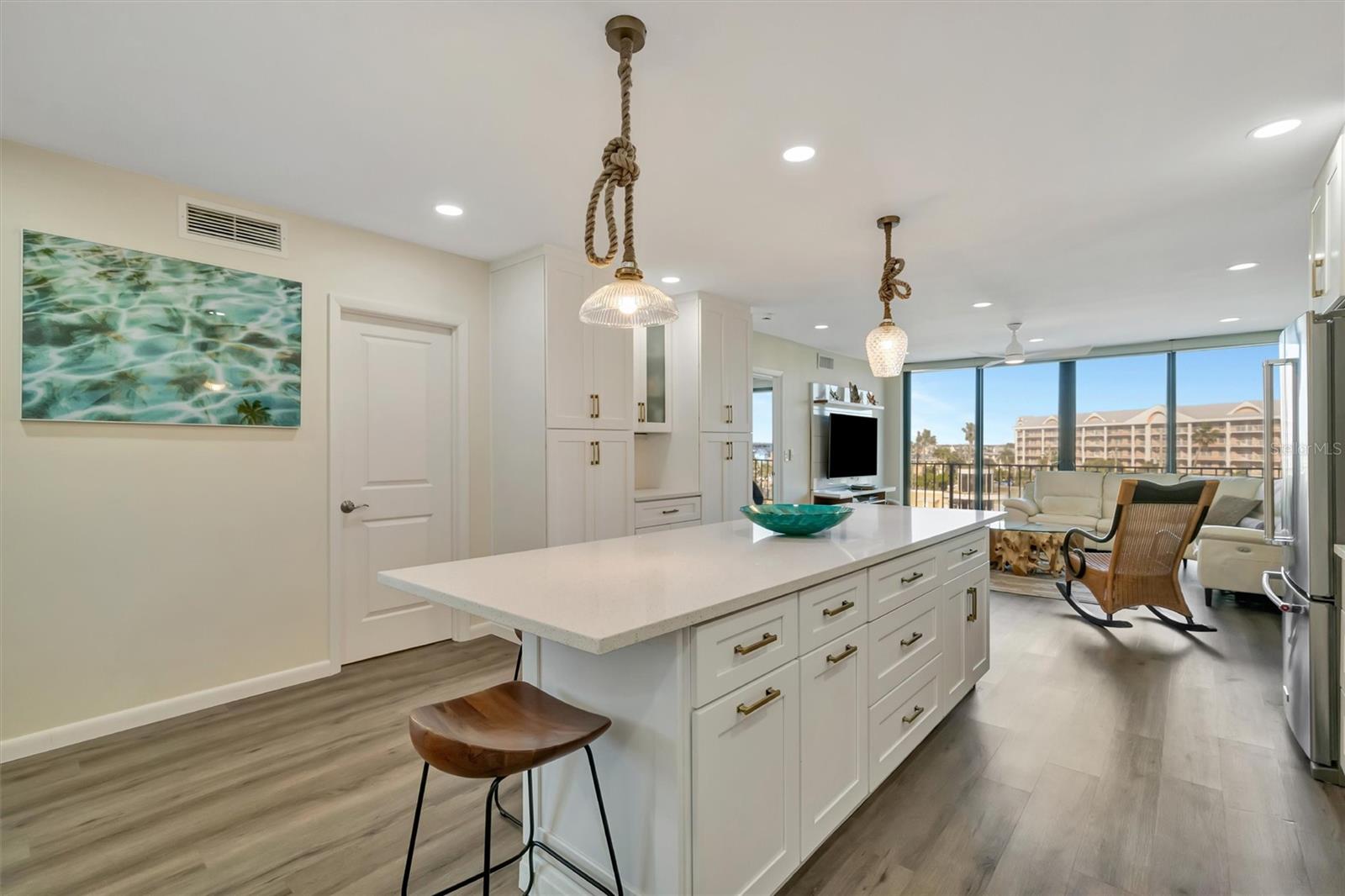 Image 16 of 66 For 5396 Gulf Boulevard 407