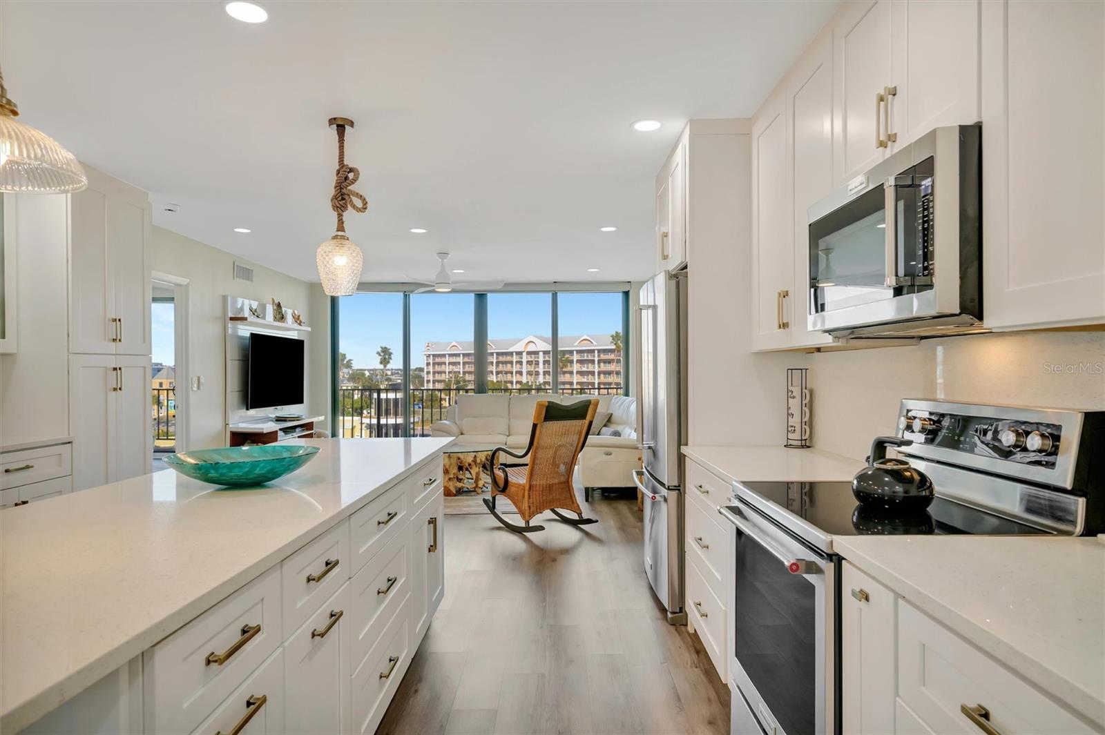 Image 17 of 66 For 5396 Gulf Boulevard 407