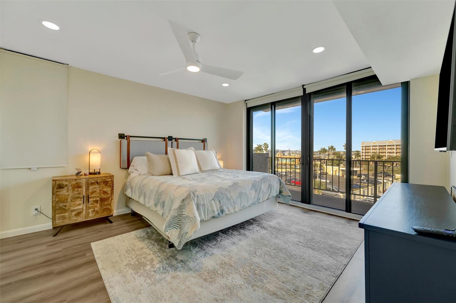 Image 24 of 66 For 5396 Gulf Boulevard 407