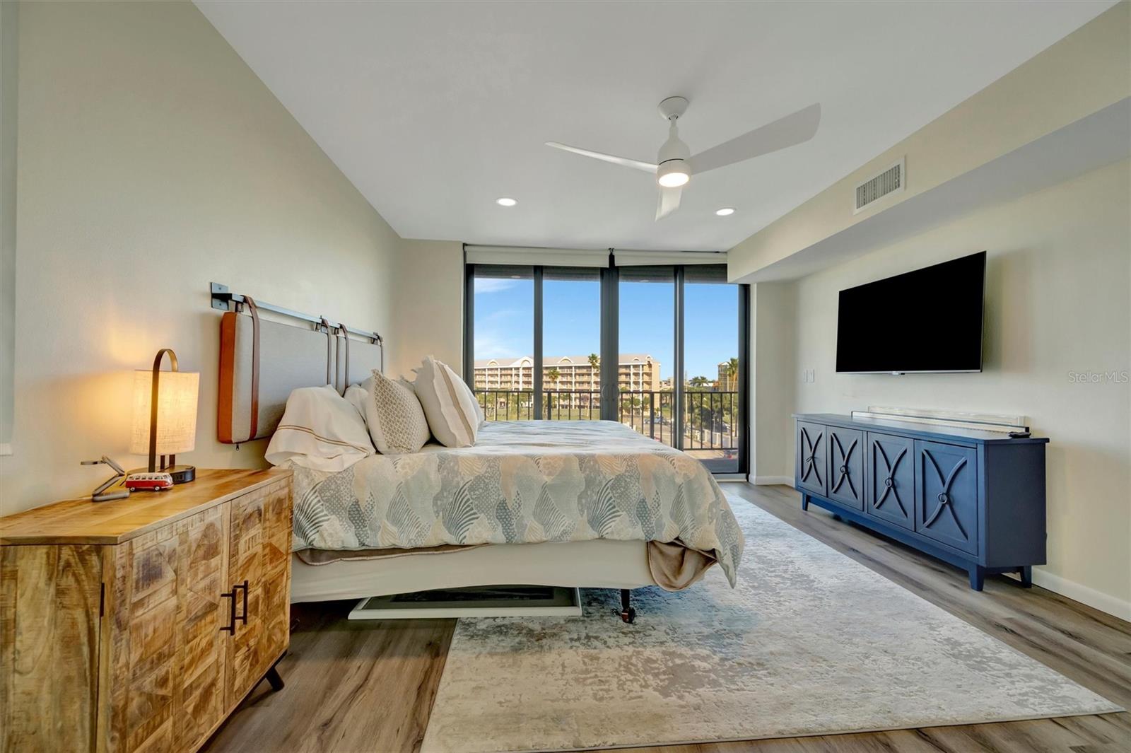 Image 25 of 66 For 5396 Gulf Boulevard 407