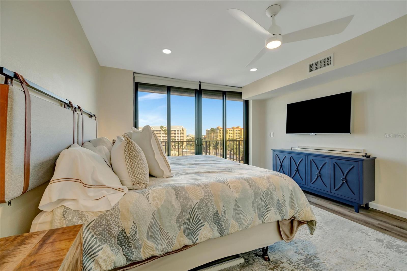 Image 26 of 66 For 5396 Gulf Boulevard 407