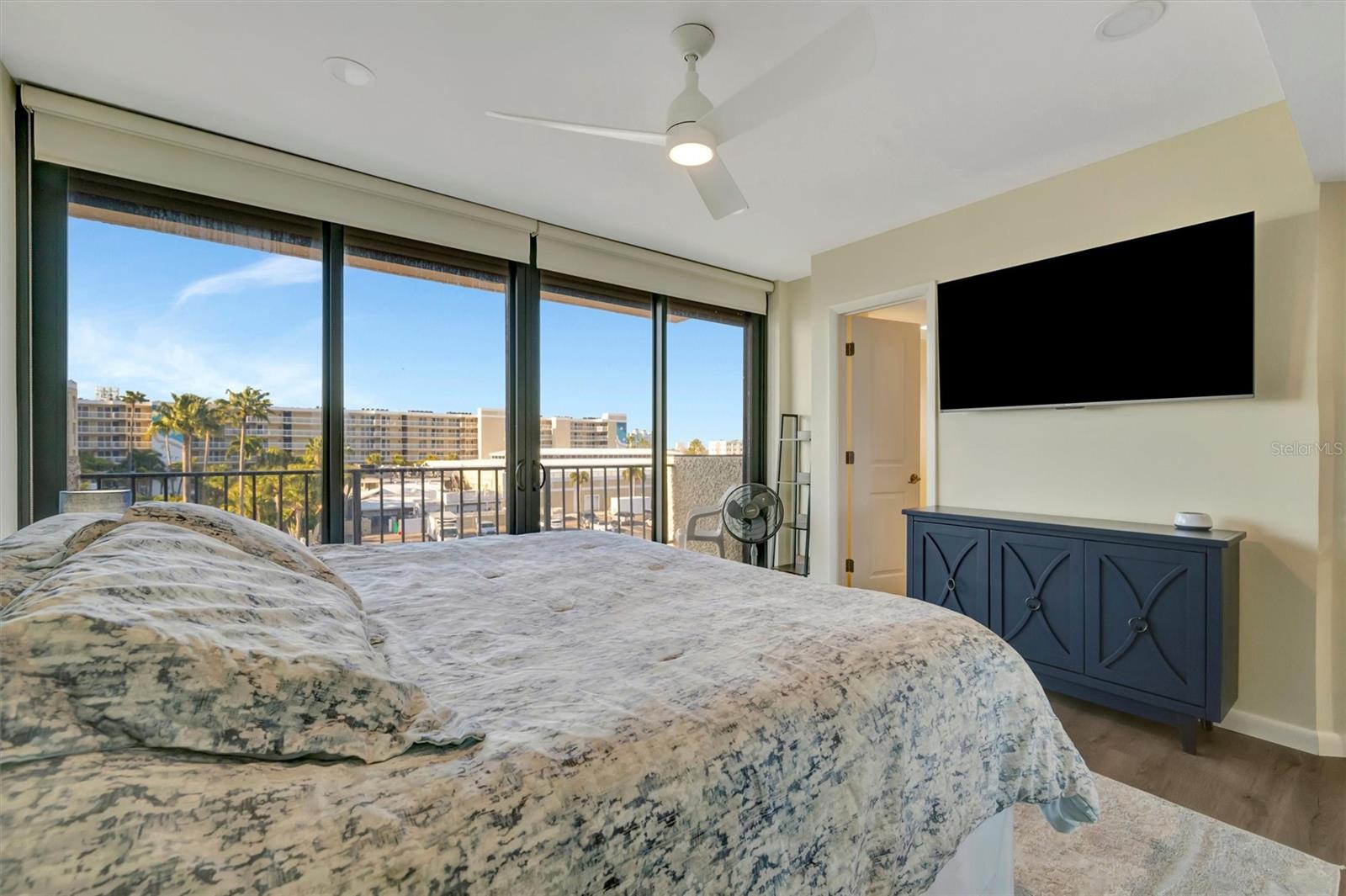 Image 33 of 66 For 5396 Gulf Boulevard 407