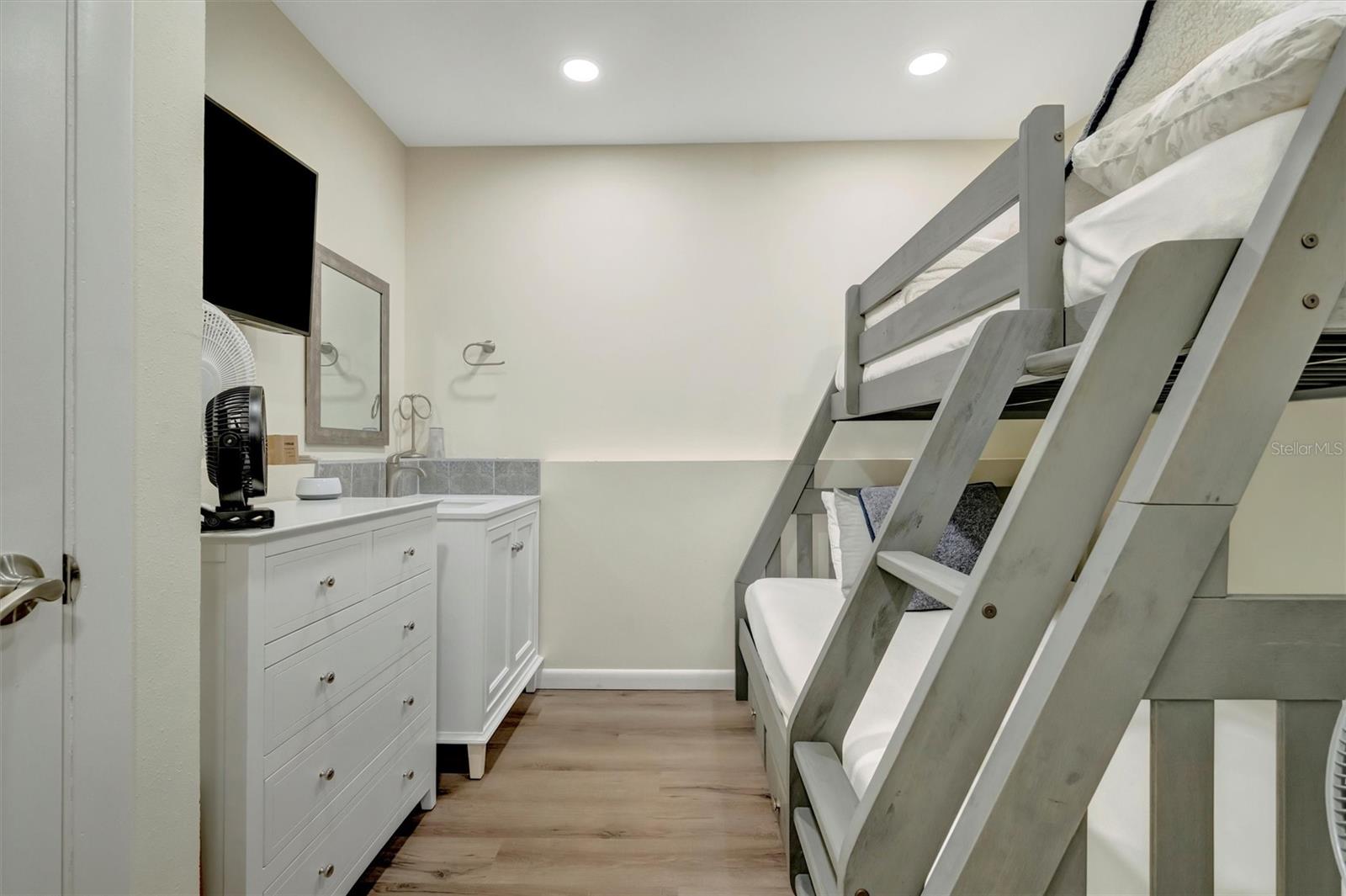 Image 43 of 66 For 5396 Gulf Boulevard 407