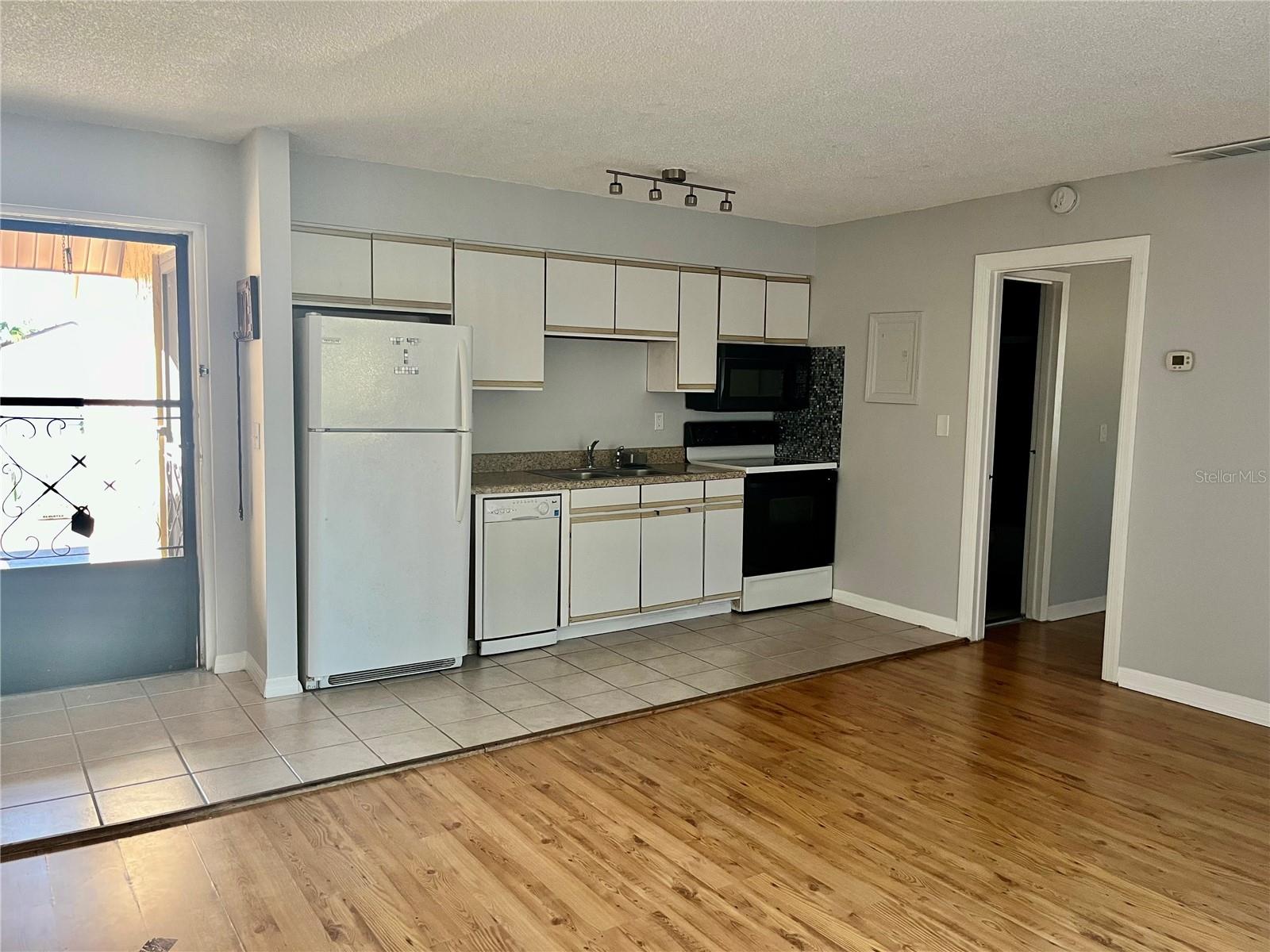 Image 2 of 6 For 2701 Hidden Lake Drive N F