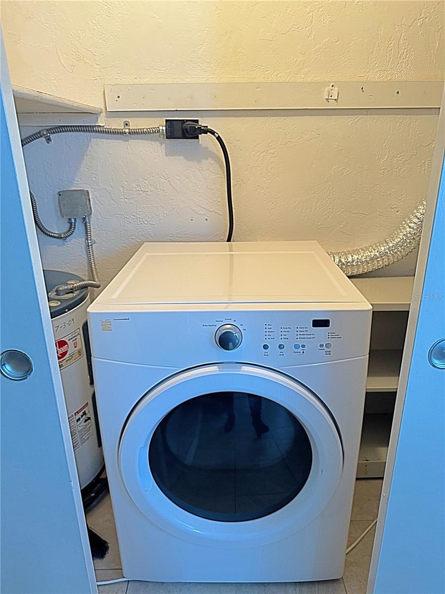 Image 22 of 48 For 2001 World Parkway Boulevard 7