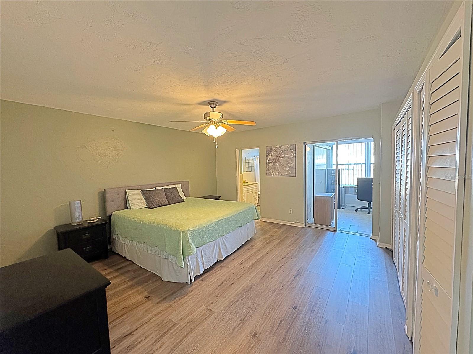 Image 25 of 48 For 2001 World Parkway Boulevard 7