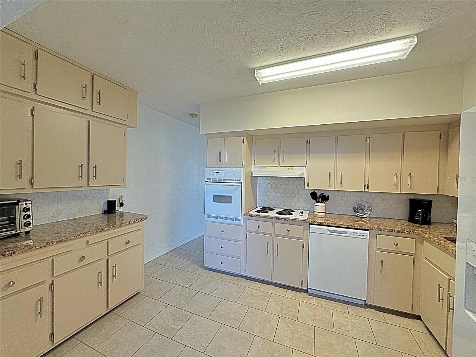 Image 3 of 48 For 2001 World Parkway Boulevard 7