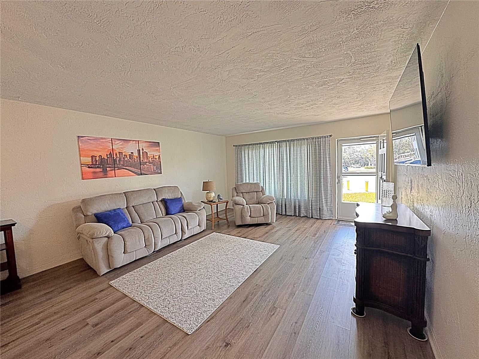 Image 6 of 48 For 2001 World Parkway Boulevard 7