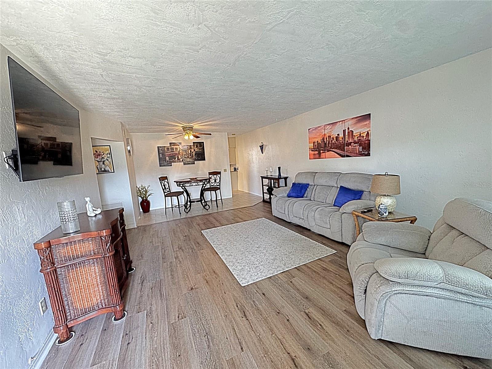 Image 7 of 48 For 2001 World Parkway Boulevard 7