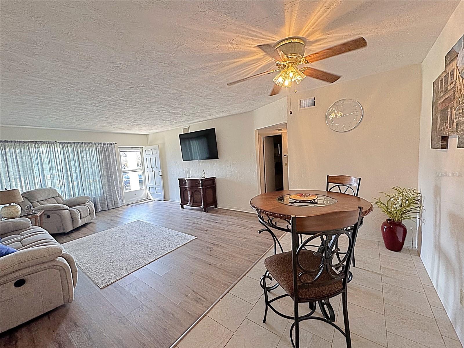 Image 9 of 48 For 2001 World Parkway Boulevard 7