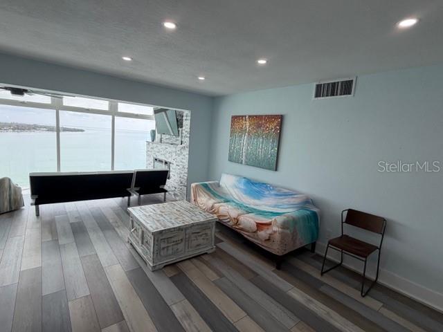 Image 3 of 24 For 7200 Sunshine Skyway Lane S 15f