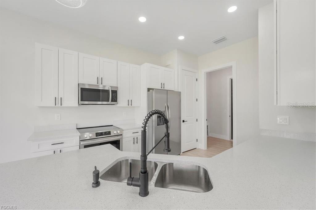 Image 15 of 60 For 430 Mercedes Court