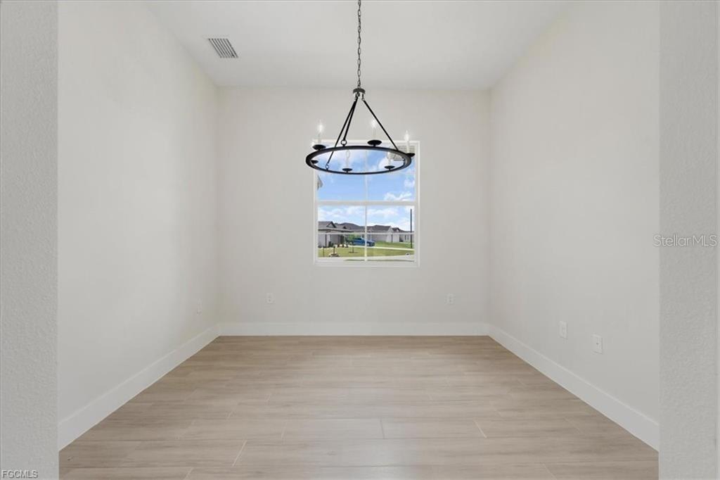 Image 17 of 60 For 430 Mercedes Court