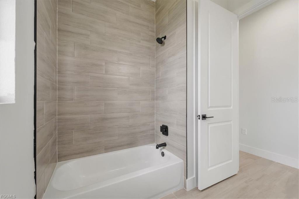 Image 25 of 60 For 430 Mercedes Court