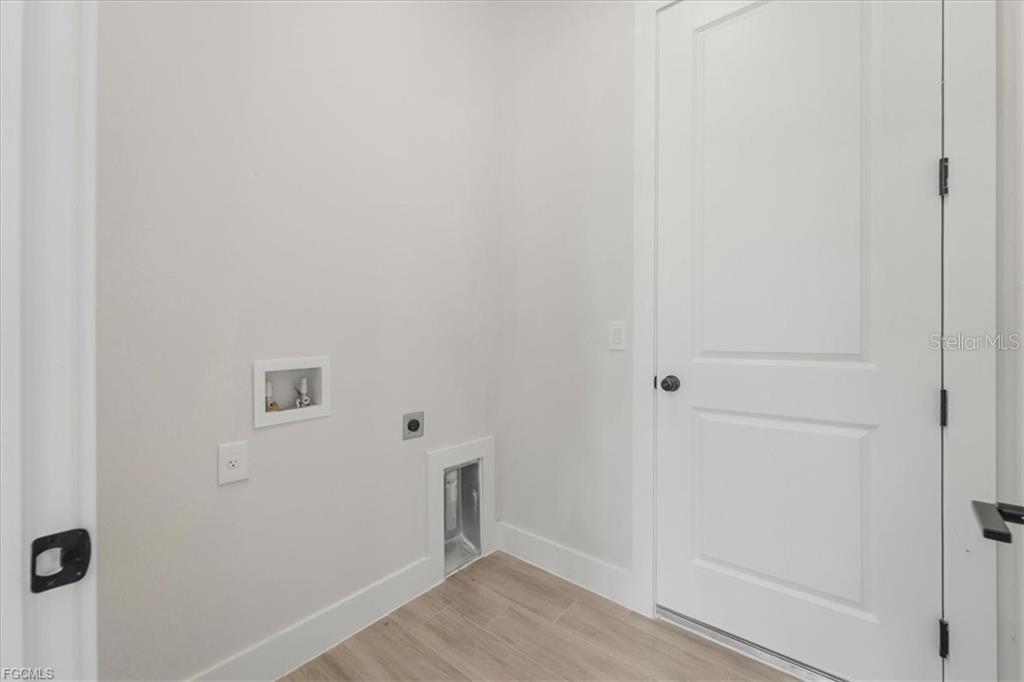 Image 33 of 60 For 430 Mercedes Court