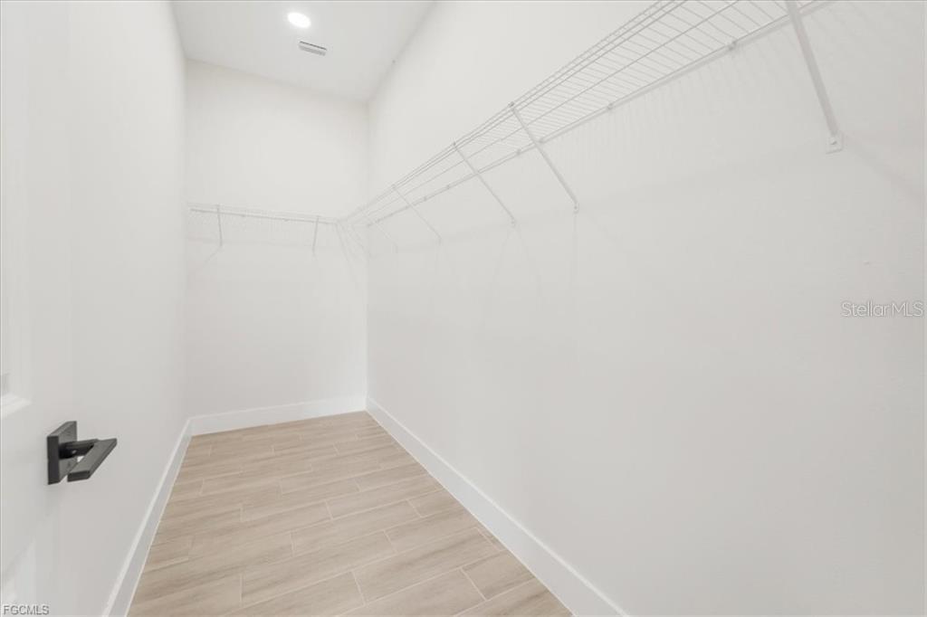 Image 37 of 60 For 430 Mercedes Court