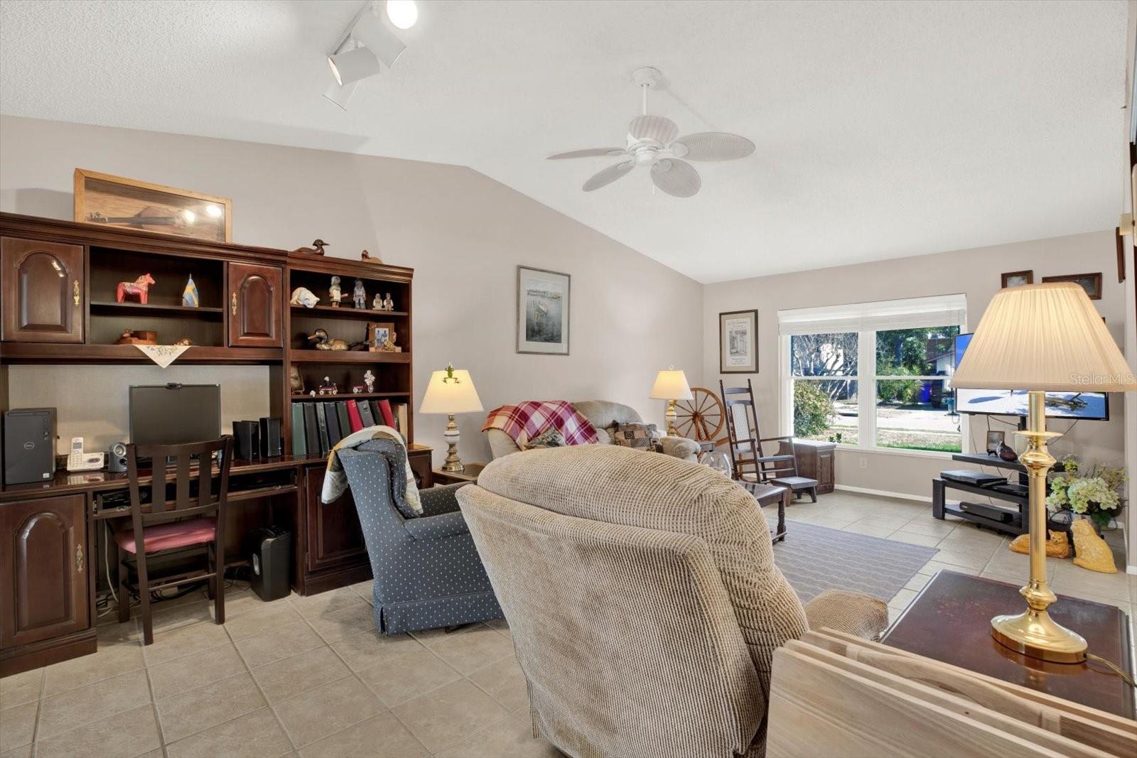 Image 10 of 52 For 2594 Knoll Street E