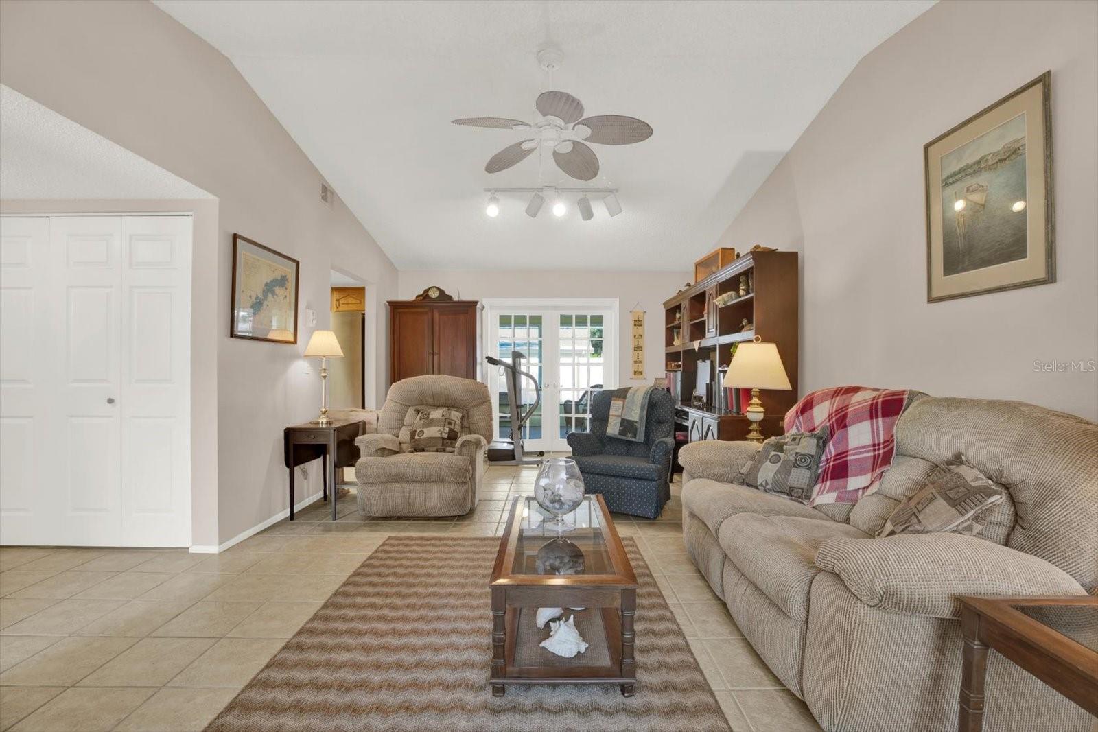 Image 11 of 52 For 2594 Knoll Street E