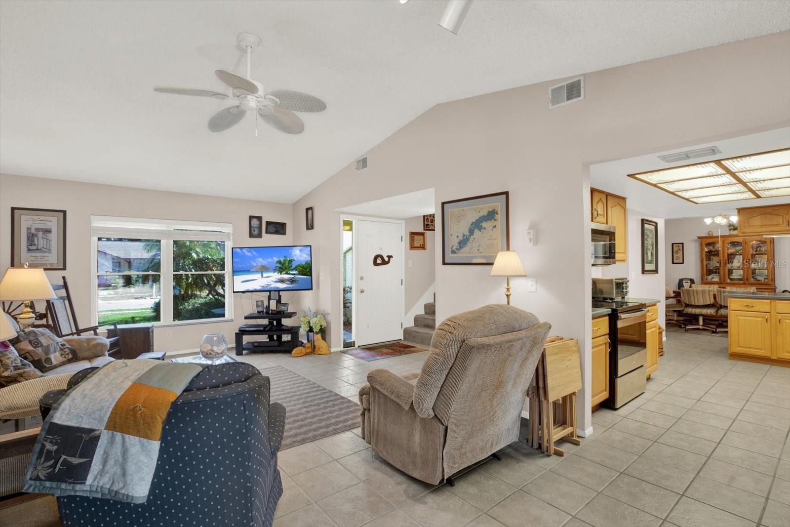 Image 13 of 52 For 2594 Knoll Street E